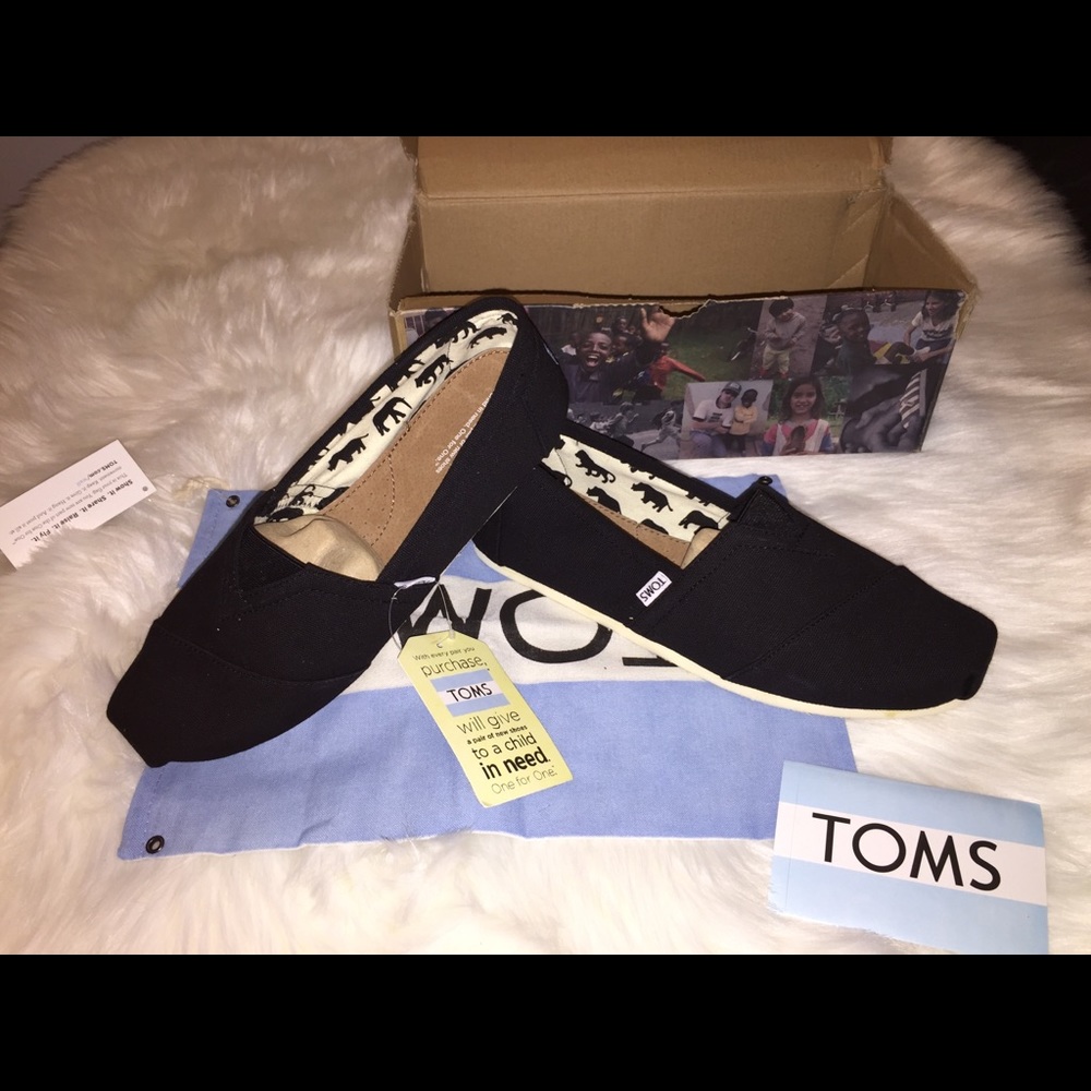 Brand new MEN Toms